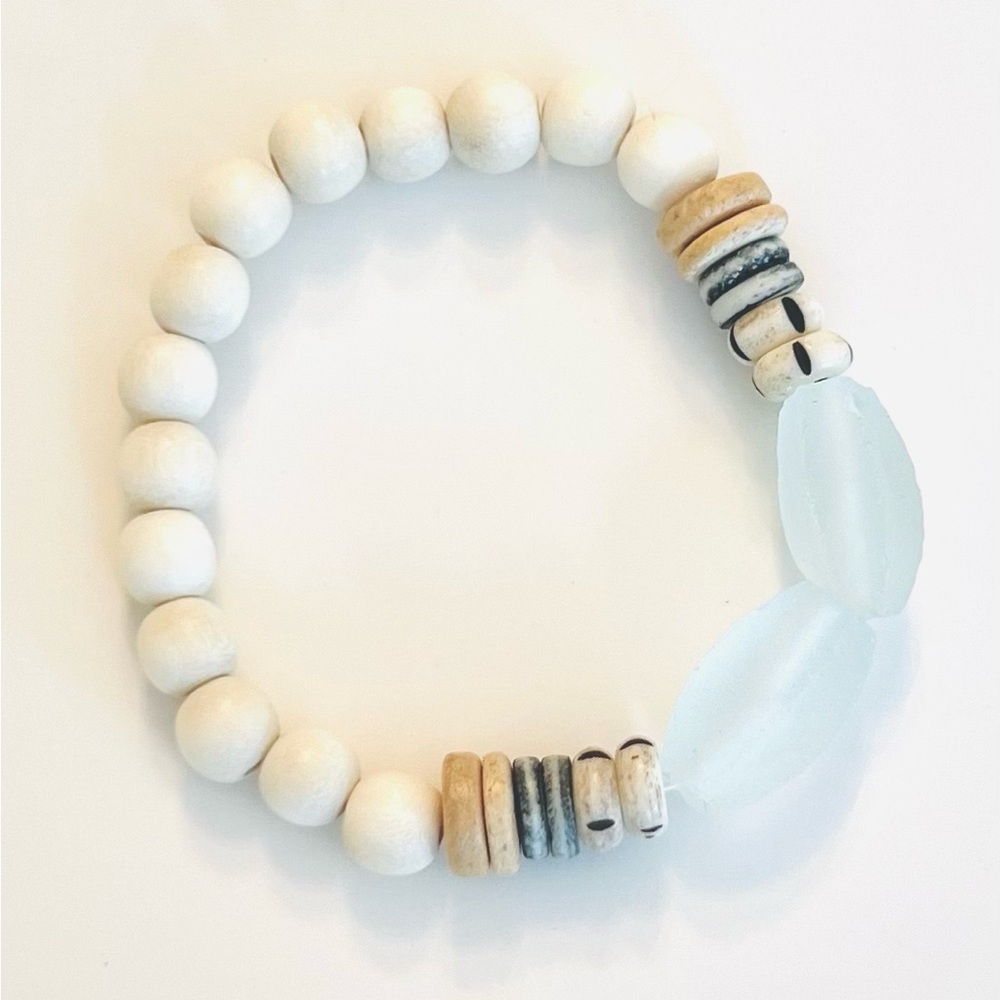 Beach Glass and Shell Beaded Bracelet